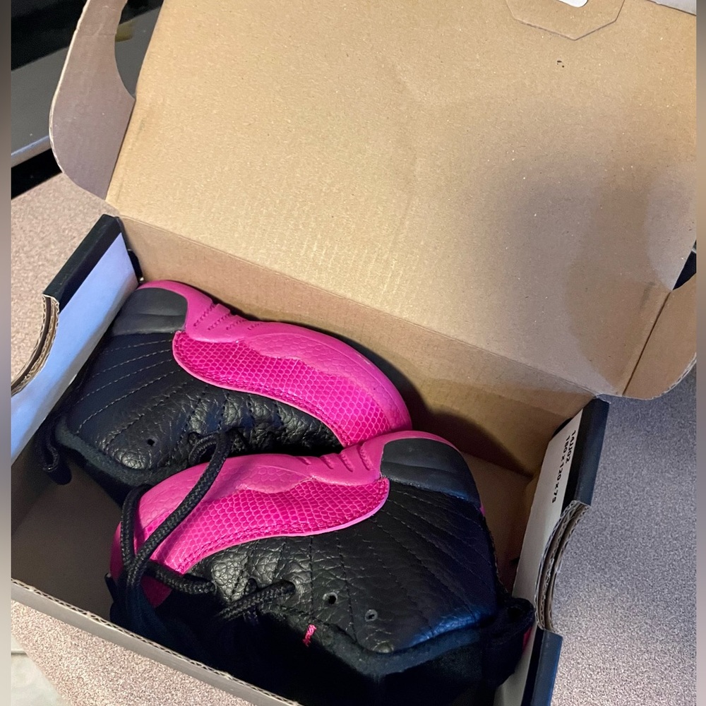 💯Authentic, Toddler Girls Jordans 12 Retro
